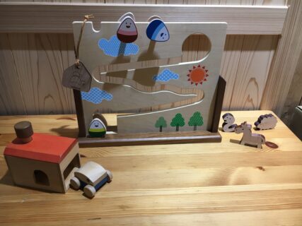 Mastro Geppetto様からおもちゃ・食器をご寄付いただきました