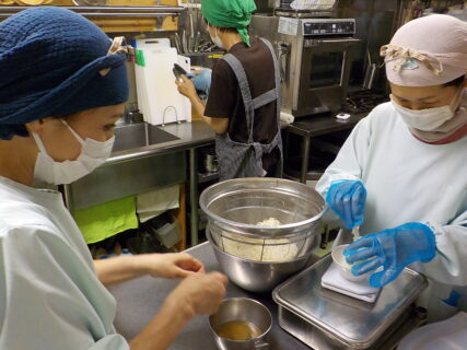 【急募】調理スタッフ（パート)